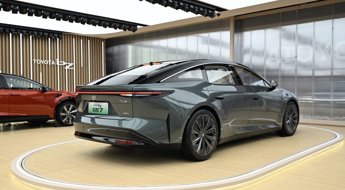 Top Tech News - Toyota Stands Out in the Electric Vehicle Market